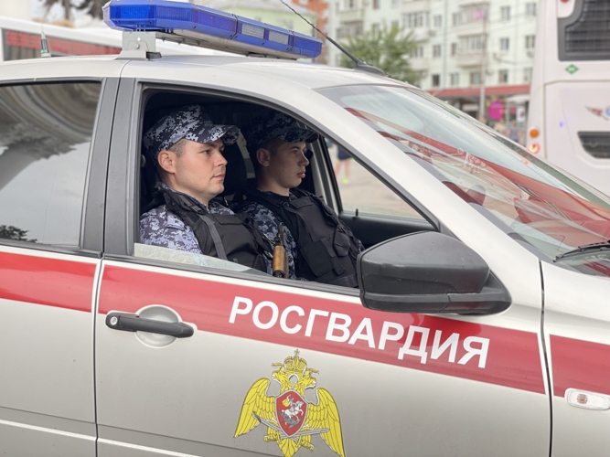 Сотрудники вневедомственной охраны приняли участие в задержании подозреваемого в незаконном хранении наркотиков