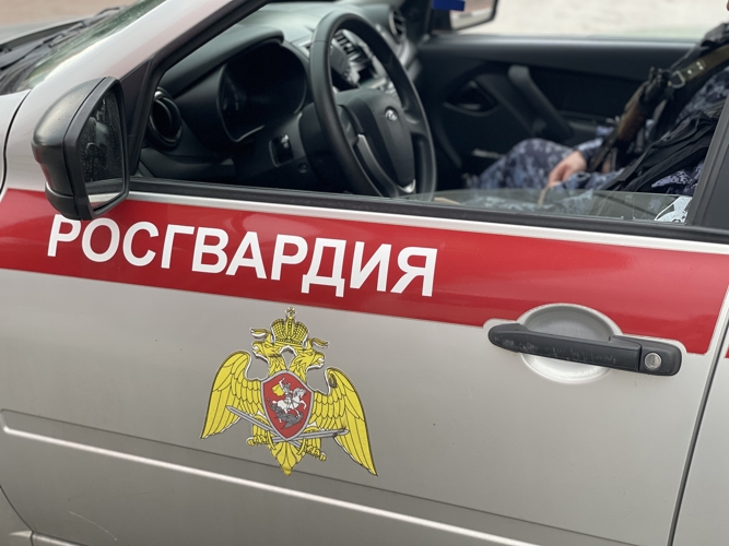 Сотрудники вневедомственной охраны задержали жителя Рязани за распитие алкоголя в общественном месте, который оказался в федеральном розыске