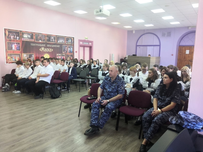 Сотрудники вневедомственной охраны Росгвардии напомнили скопинским школьникам о правилах безопасности на дорогах