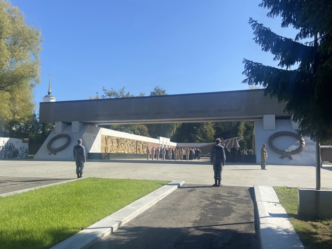 отрудники вневедомственной охраны обеспечили порядок и безопасность граждан памятной церемонии, приуроченной к 84-й годовщине начала блокады