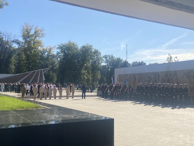 отрудники вневедомственной охраны обеспечили порядок и безопасность граждан памятной церемонии, приуроченной к 84-й годовщине начала блокады