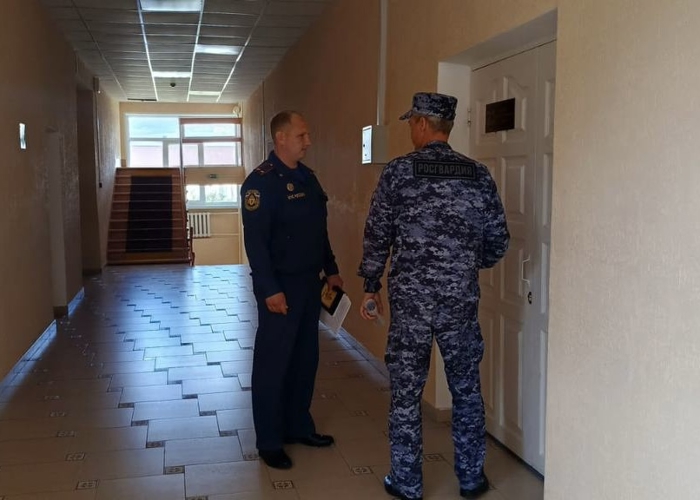 Сотрудники вневедомственной охраны приняли участие во всероссийских учениях по безопасности в школах