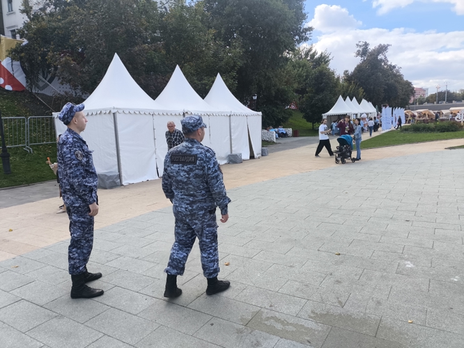 Сотрудники вневедомственной охраны обеспечивали порядок и безопасность граждан в период проведения фестиваля «Форум древних городов» 