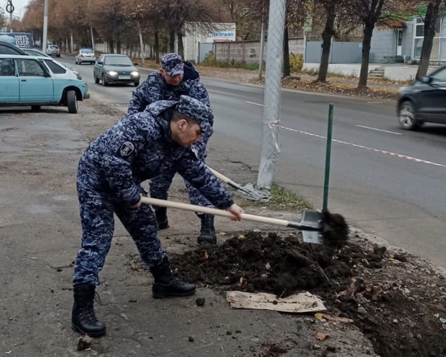 Единый день озеленения в Рязанской области: свыше 4000 деревьев и кустарников высажено, сотрудники вневедомственной охраны приняли участие
