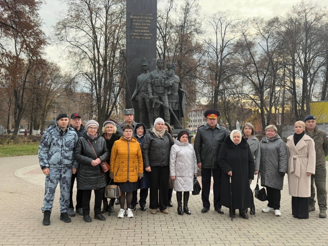 В День памяти — почтили память героев возложением цветов на аллее Росгвардии