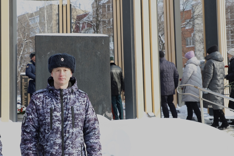 В Рязани сотрудники вневедомственной охраны обеспечили безопасность во время церемонии возложения цветов 