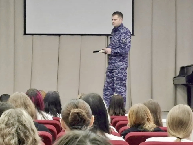 Сотрудники вневедомственной охраны провели открытый урок культуры безопасности для Касимовских студентов 