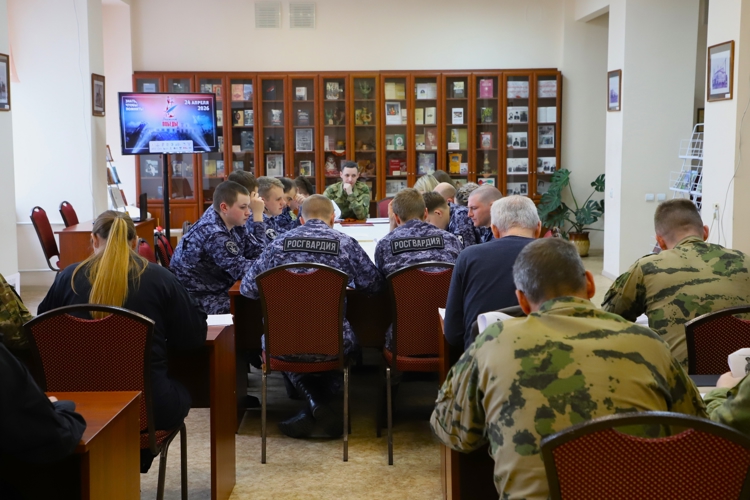 В Рязани росгвардейцы и воспитанники подшефных классов написали «Диктант Победы»