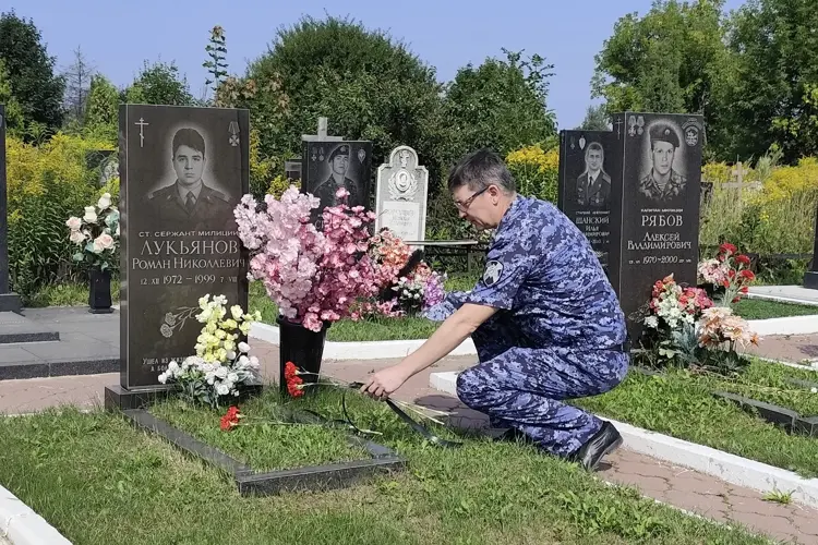 В Рязани почтили память сотрудника вневедомственной охраны, погибшего от рук бандитов