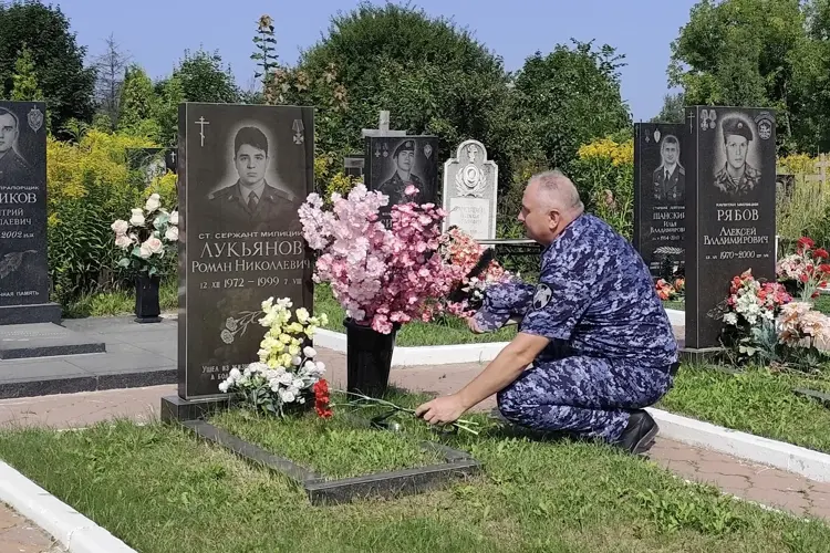 В Рязани почтили память сотрудника вневедомственной охраны, погибшего от рук бандитов