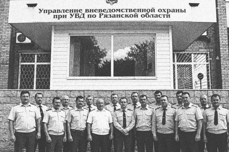 Сотрудники вневедомственной охраны Рязанской области принимают участие в ведомственном фоточеллендже «Связь поколений»