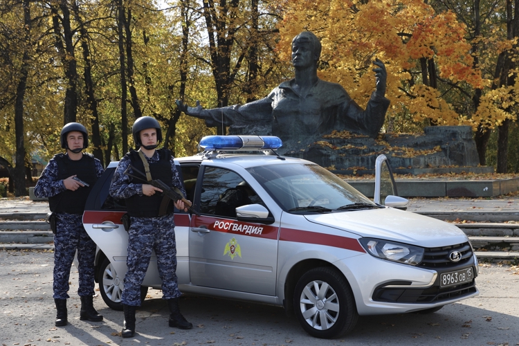 Сотрудники вневедомственной охраны Рязанской области принимают участие в ведомственном фоточеллендже «Связь поколений»