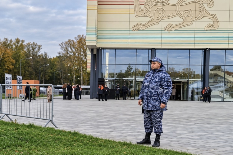 Сотрудники Росгвардии обеспечили безопасность на открытии Национального центра «Россия» в Рязани