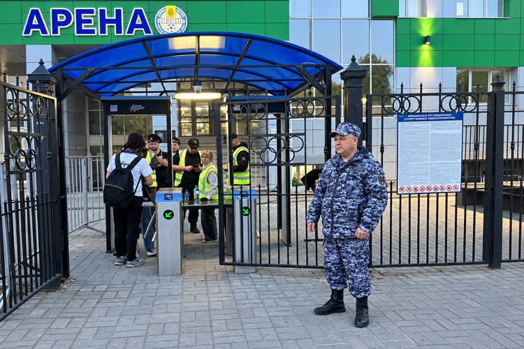 Сотрудники вневедомственной охраны приняли участие в обеспечении правопорядка и общественной безопасности на матче ФК «Рязань» — «Шумбрат»