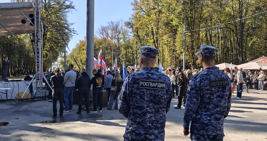 Сотрудники внемедомствнной охраны совместно с коллегами из УМВД обеспечили безопасность торжественного мероприятия в честь воссоединения Донбаса и Новоросси с Россией