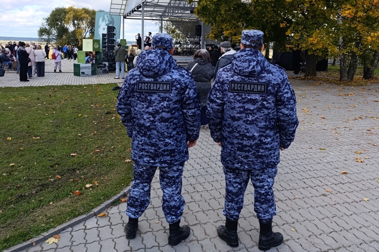 Сотрудники вневедомственной охраны Росгвардии обеспечили правопорядок во время проведения Всероссийского есенинского праздника поэзии «В единстве слова и души»